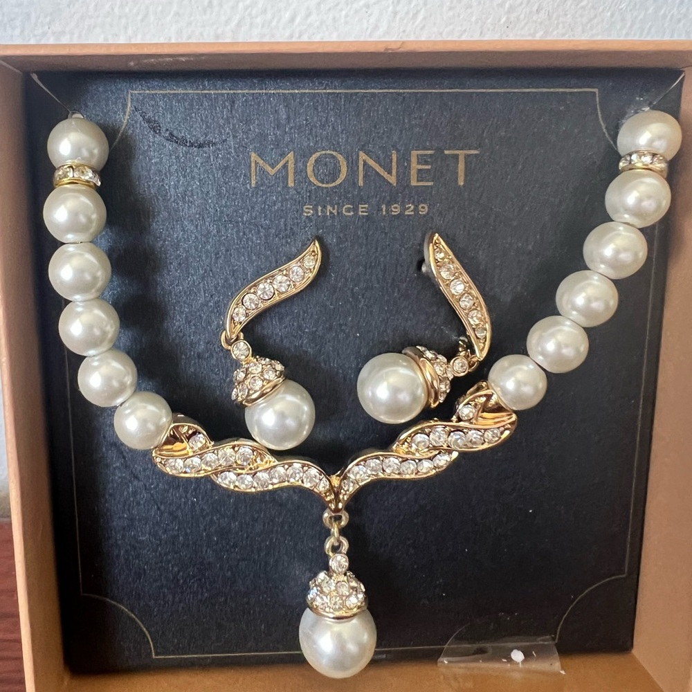 Monet Gold and White set Necklace and earrings with Pearl Accents
